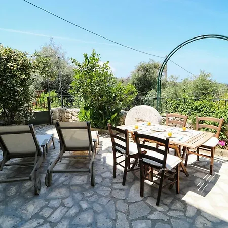 The Olive Press Strongyli (Thinali)