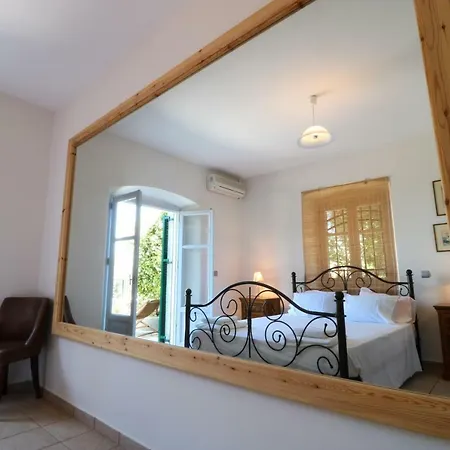 The Olive Press Hotel Strongyli (Thinali)